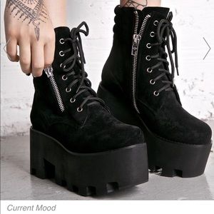 Dollskill- black platform boots
